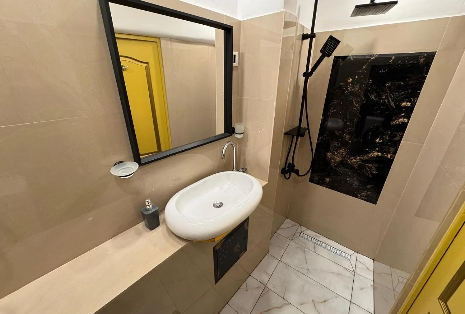 Harry Hotel Smart Hotel
