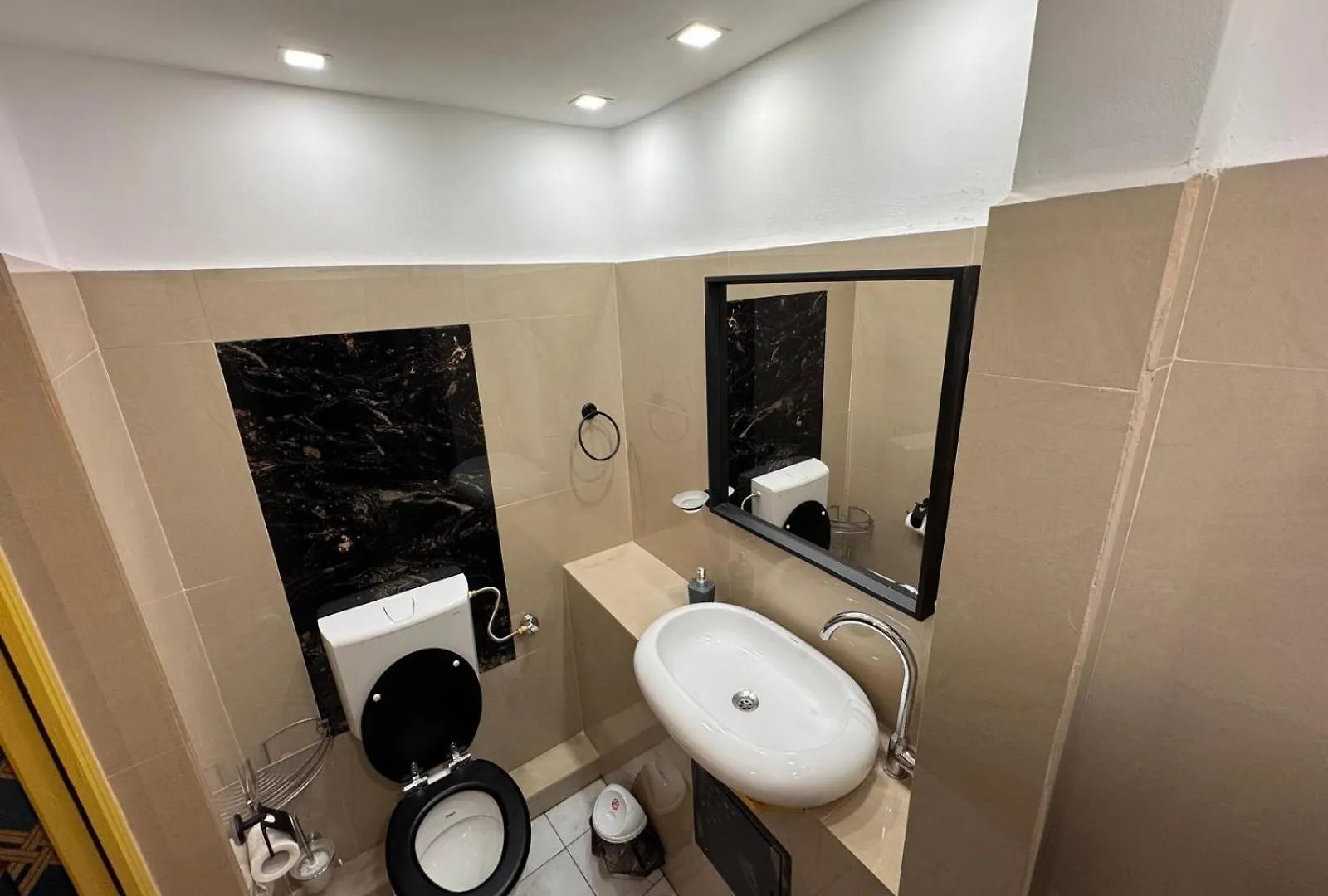 Harry Hotel Smart Hotel 3*, ブカレスト