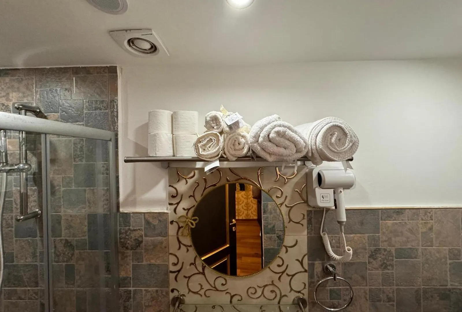 Harry Hotel Smart Hotel 3*, ブカレスト ルーマニア